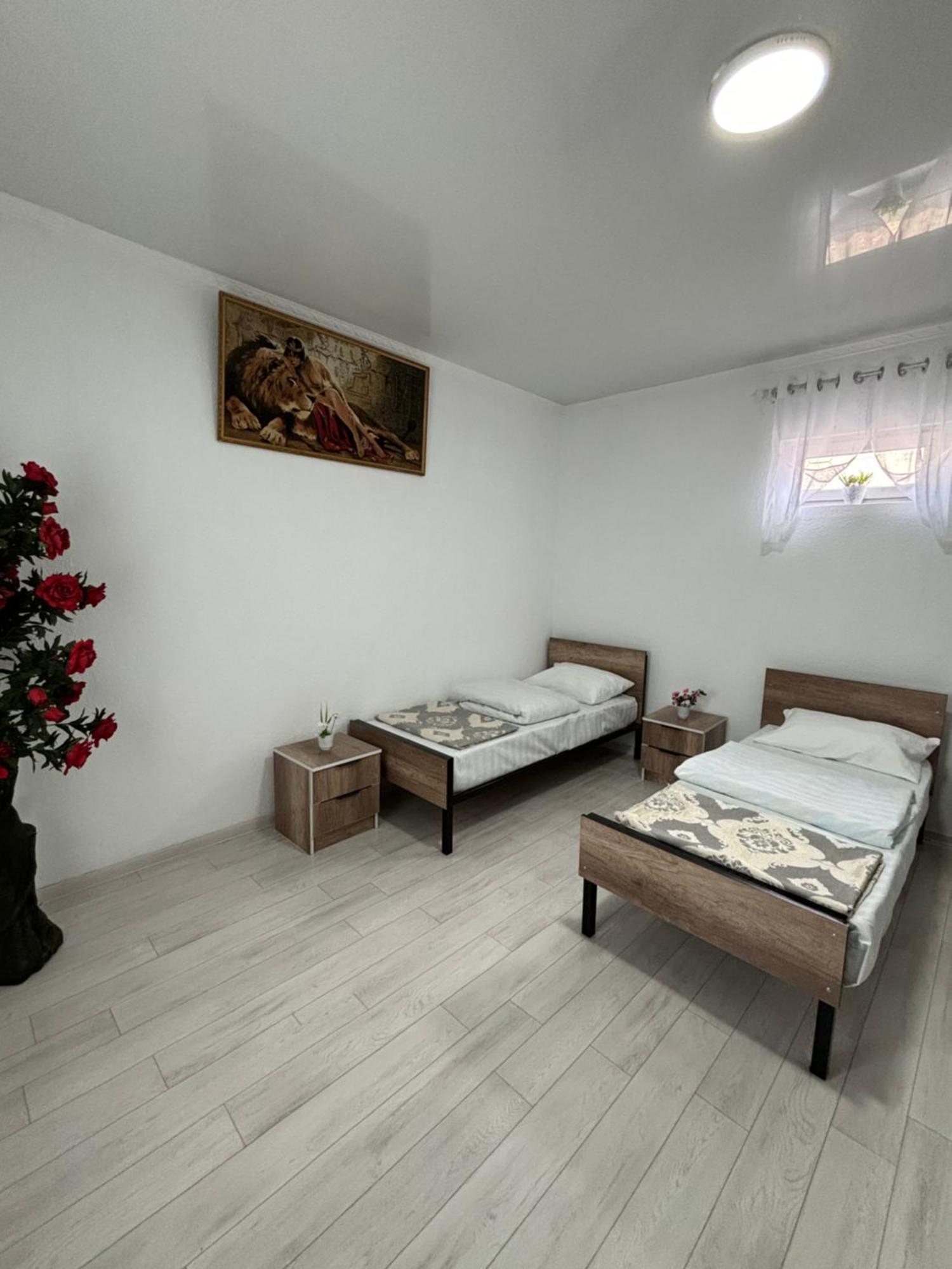 Hostel,Halal Хостел,Халал Tokmok Esterno foto