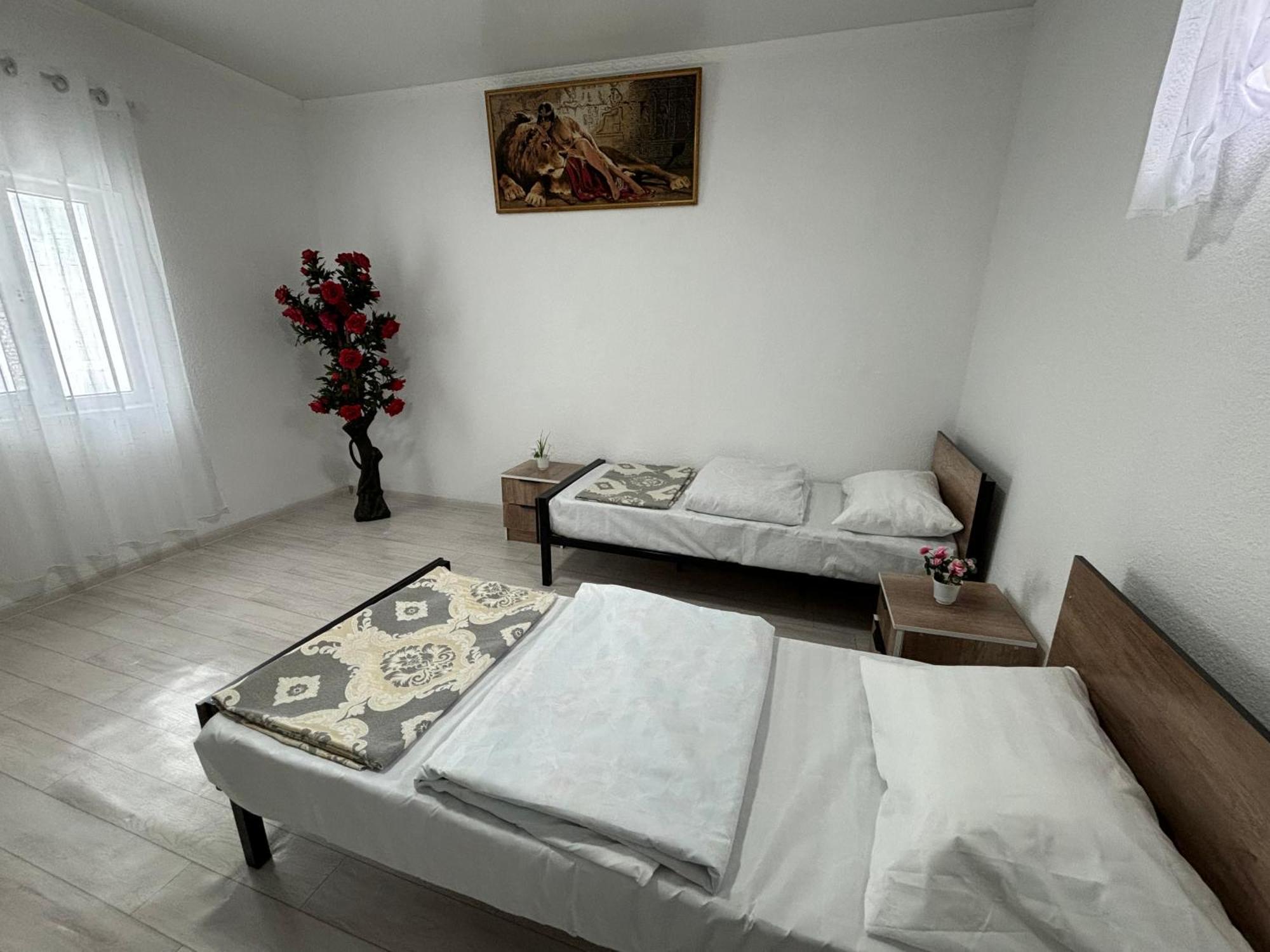 Hostel,Halal Хостел,Халал Tokmok Esterno foto