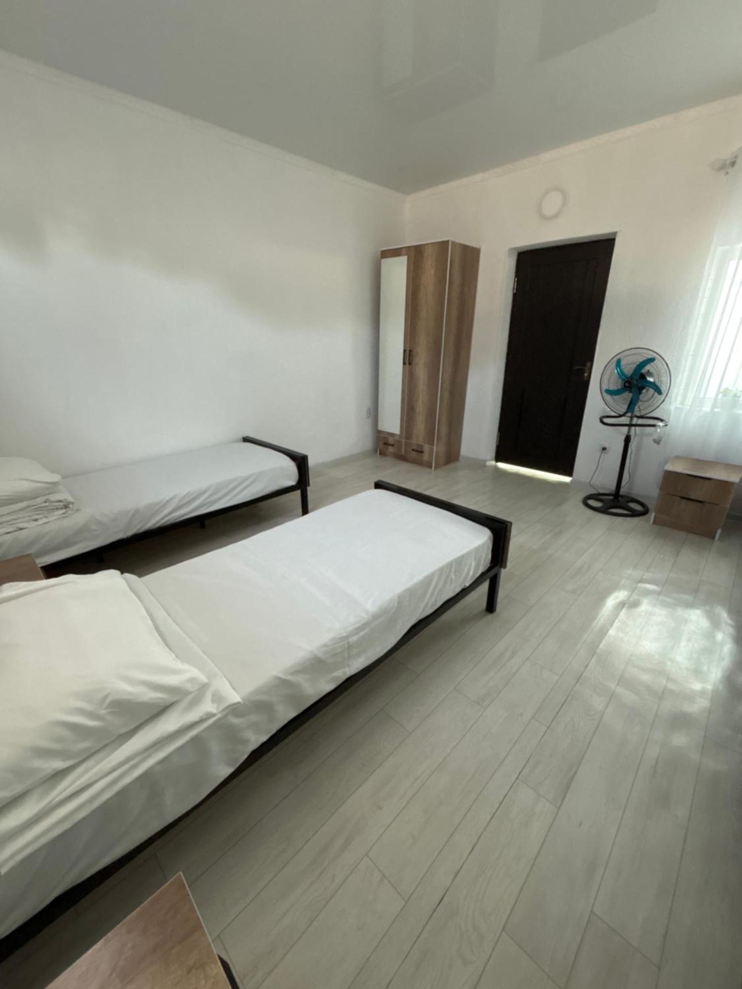 Hostel,Halal Хостел,Халал Tokmok Esterno foto