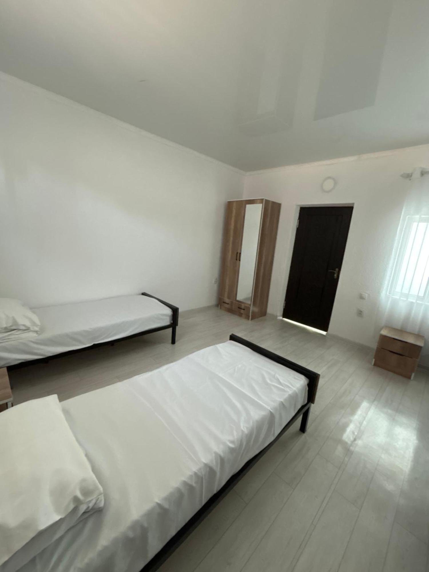 Hostel,Halal Хостел,Халал Tokmok Esterno foto